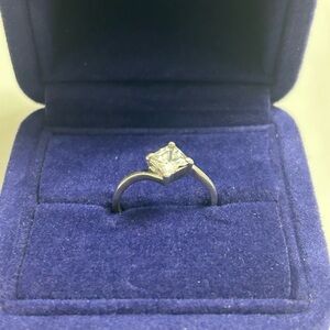 Elegant Silver Women's Ring